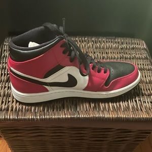 2020 Air Jordan 1 Mid Chicago Black Toe (Barely used)